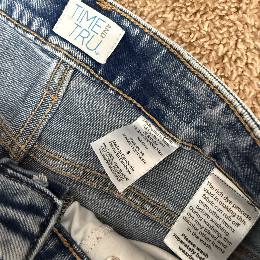 Time and Tru Size 8 Jeans - Picture 3 of 3